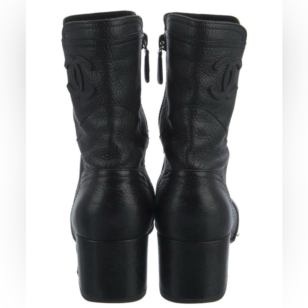 Chanel Interlocking CC Logo Goat Leather Moto Boots
Women's Size: 10.5, IT40.5🖤 - Picture 9 of 12